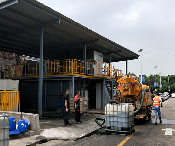 工業(yè)廢水處理現(xiàn)場(chǎng) 工業(yè)廢水處理現(xiàn)場(chǎng)