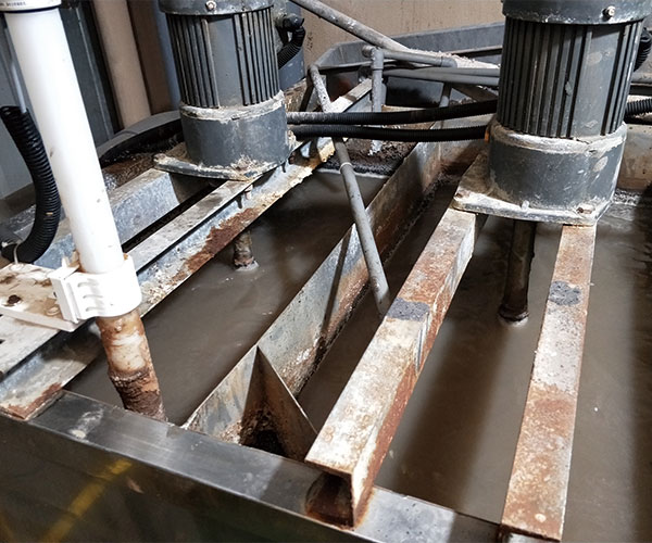 工業(yè)廢水處理現(xiàn)場(chǎng) 工業(yè)廢水處理現(xiàn)場(chǎng)